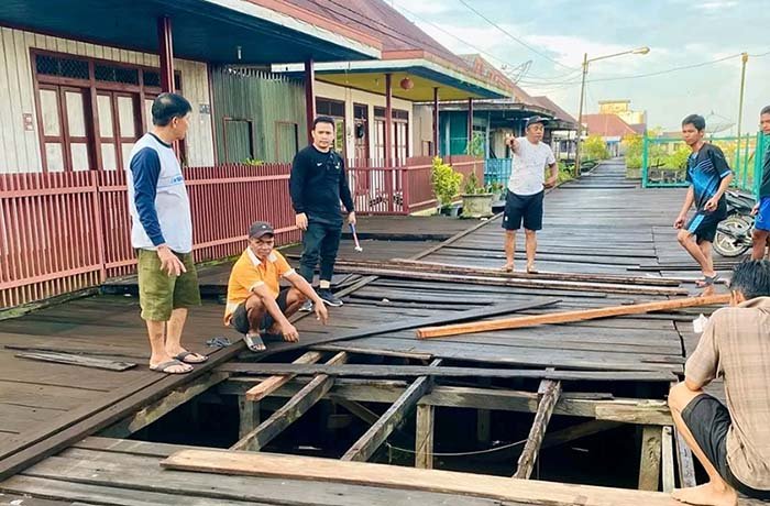 perbaikan jalan kayu raja seberang