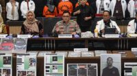 wadirtipidsiber bareskrim polri kombes dani kuston (kanan), kaba