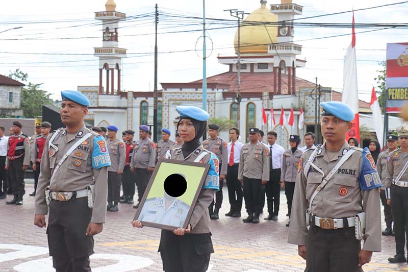 polisi dipecat