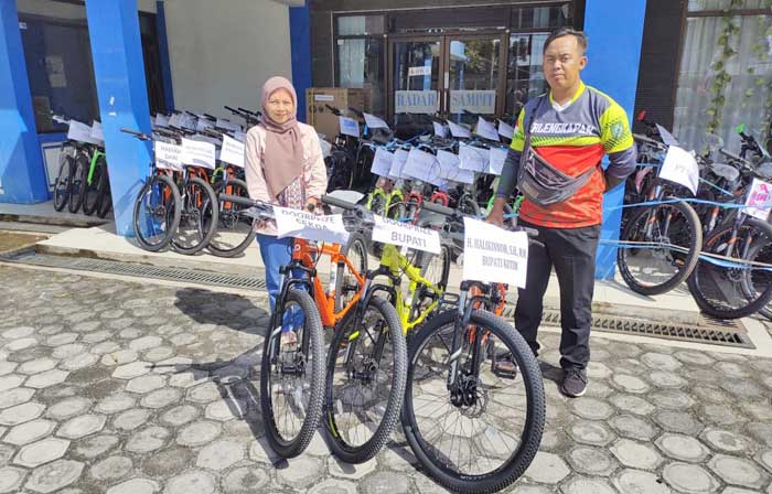 dua sepeda dari bupati kotim dan satu sepeda dari sekda kotim