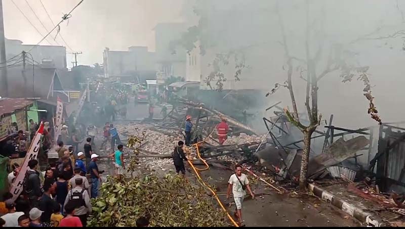 kebakaran dekat pelabuhan kumai
