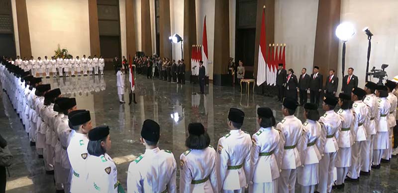 jilbab paskibraka dilepas
