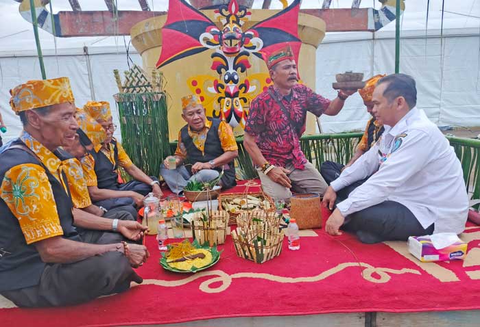 ritual suku dayak