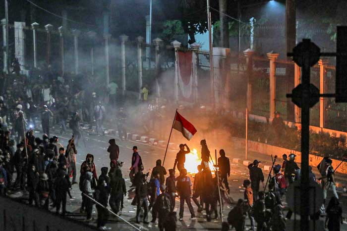 Demo DPR UU Pilkada