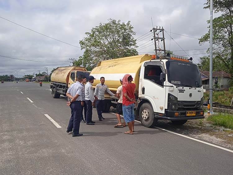 larang truk masuk kota larang truk masuk kota