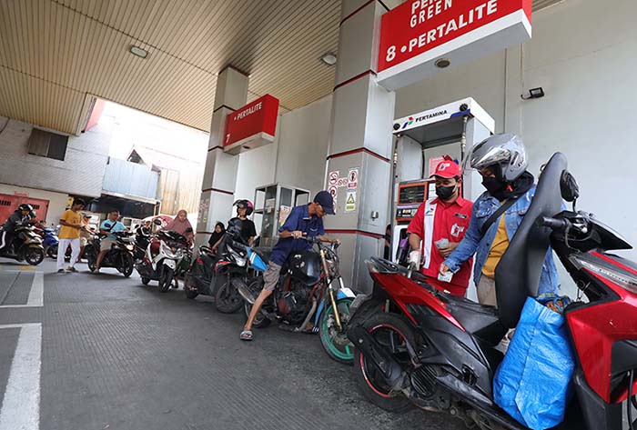 antrean BBM di SPBU
