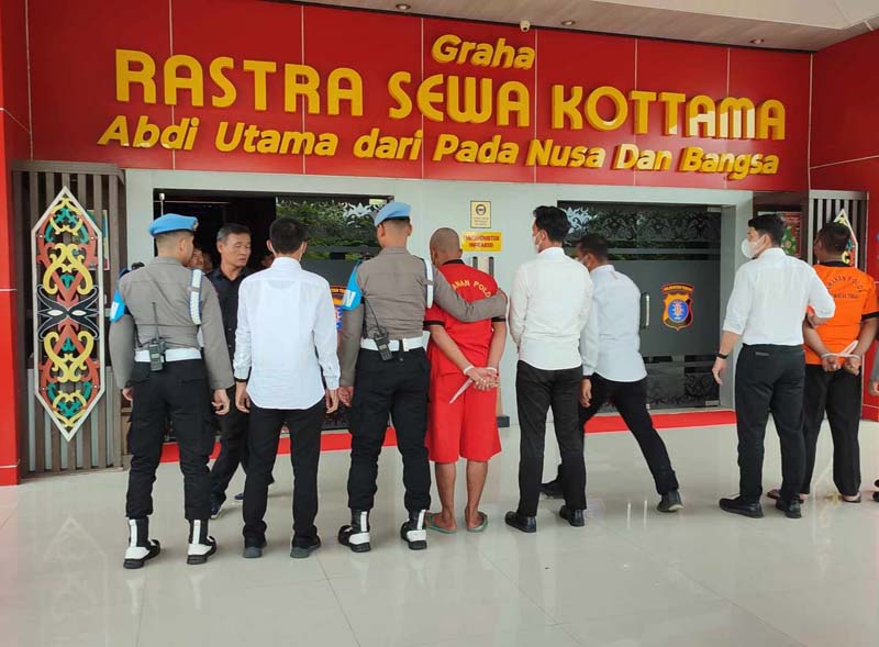sopir taksi online tersangka