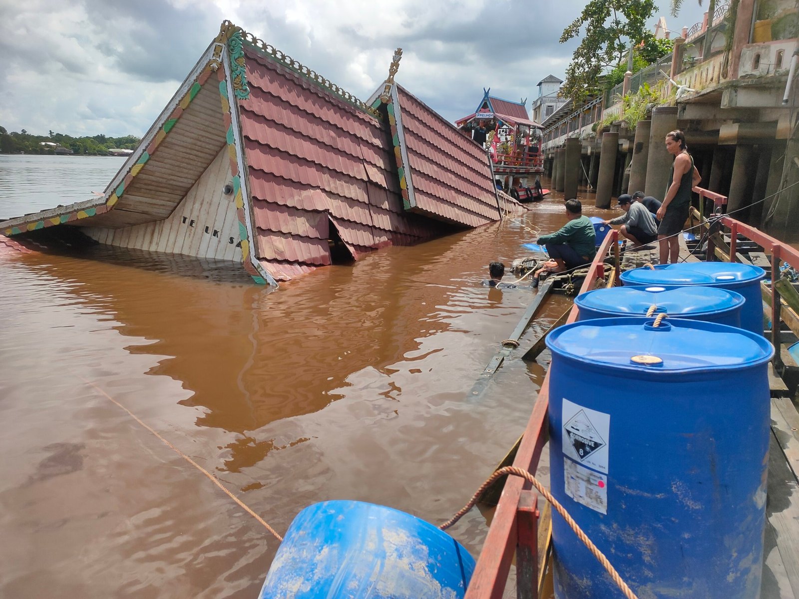 kapal wisata kapal wisata