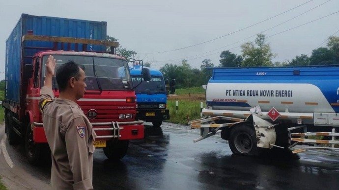 kecelakaan truk di kalampangan