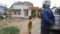 rumah polisi meledak di mojokerto