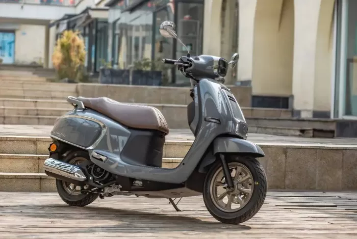 Suzuki US125 mirip Vespa Primavera suzuki us125 mirip vespa primavera