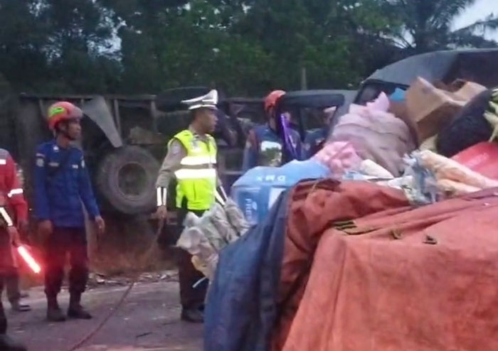kecelakaan truk ayam