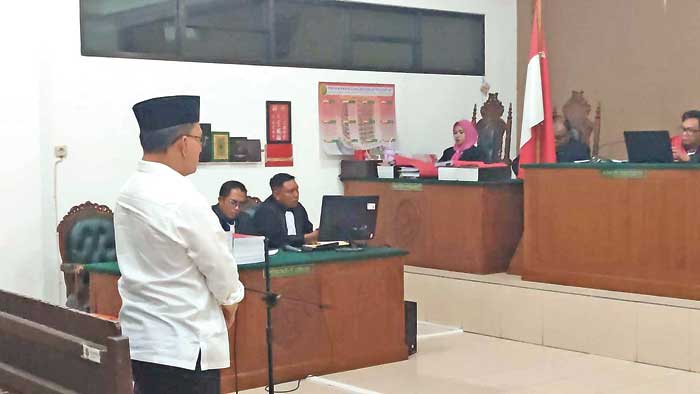 ujang iskandar