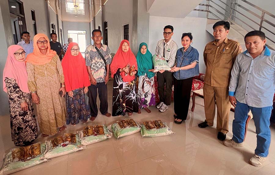 penyerahan bantuan beras 1