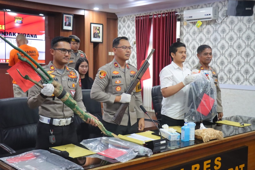 perusakan kantor desa