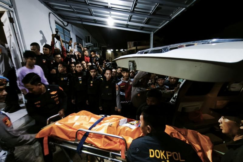 POLISI TEWAS DITEMBAK polisi tewas ditembak