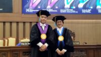 Suami istri jadi profesor