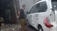 ledakan petasan di balon udara