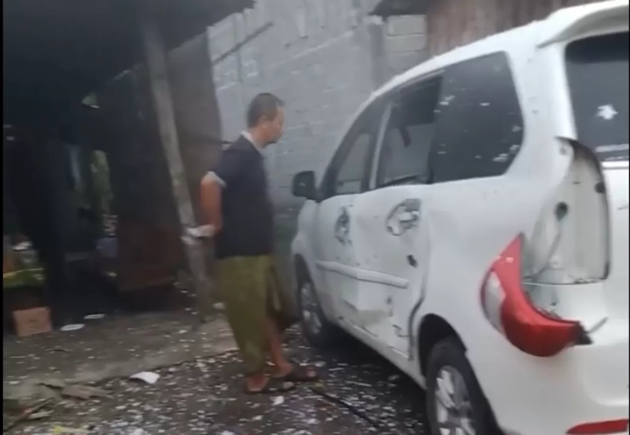 ledakan petasan di balon udara