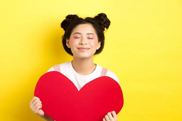 Wanita Jatuh Cinta