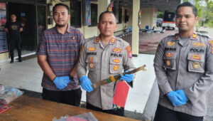 anak angkat bunuh ayah