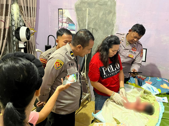 bayi dibuang
