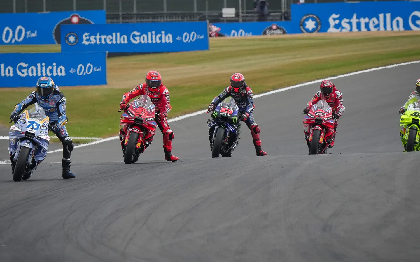 Hasil Sprint Race MotoGP Inggris, Duel Kakak Adik, Alex Marquez Tundukkan Marc