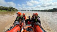 pencarian korban perahu terbalik