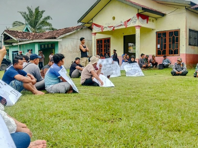 demo warga desa bangkal