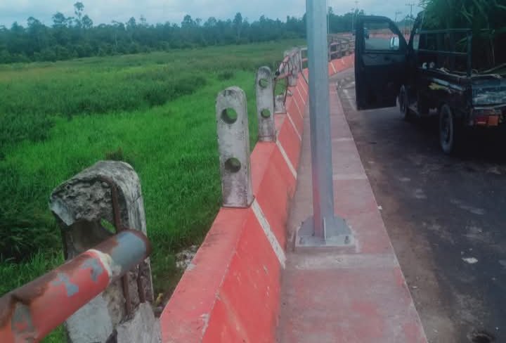 besi jembatan kolam besi jembatan kolam