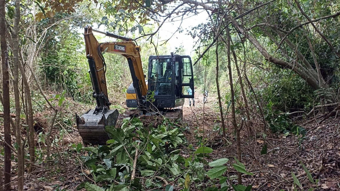 Warga Kondang Swadaya Buka Jalan Tembus ke Batu Kotam
