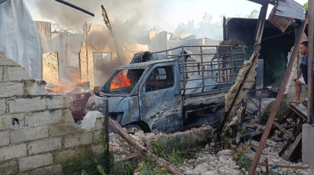 mobil pelangsir terbakar