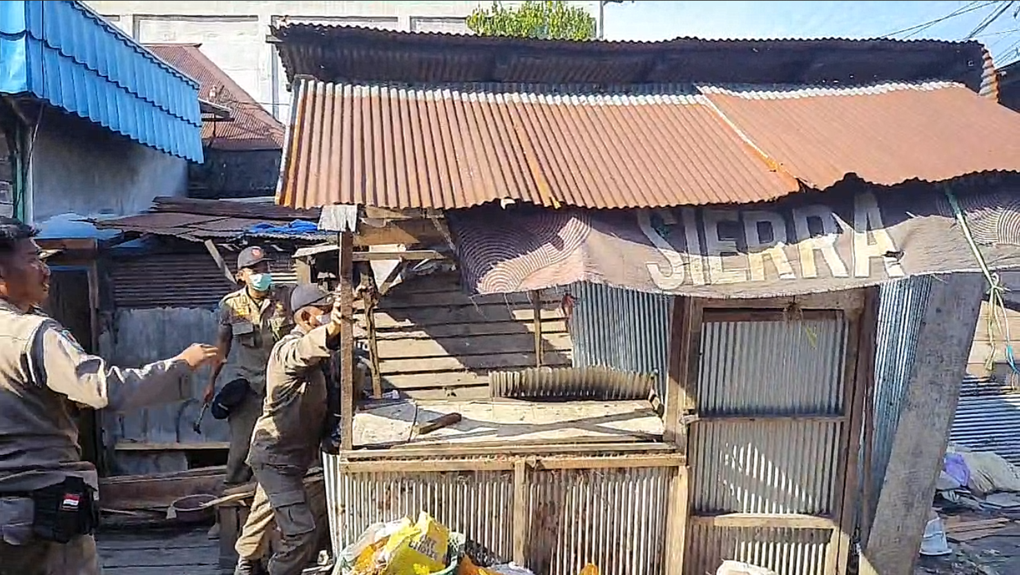penertiban pasar keramat