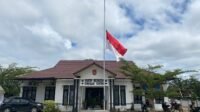 bendera setengah tiang kobar