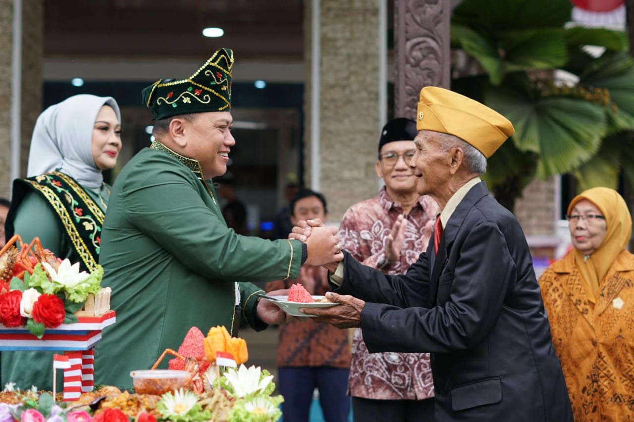 PLN UID Kalselteng,Santunan veteran HUT RI ke-80,Upacara HUT RI ke-80 PLN,PLN peduli veteran dan pensiunan