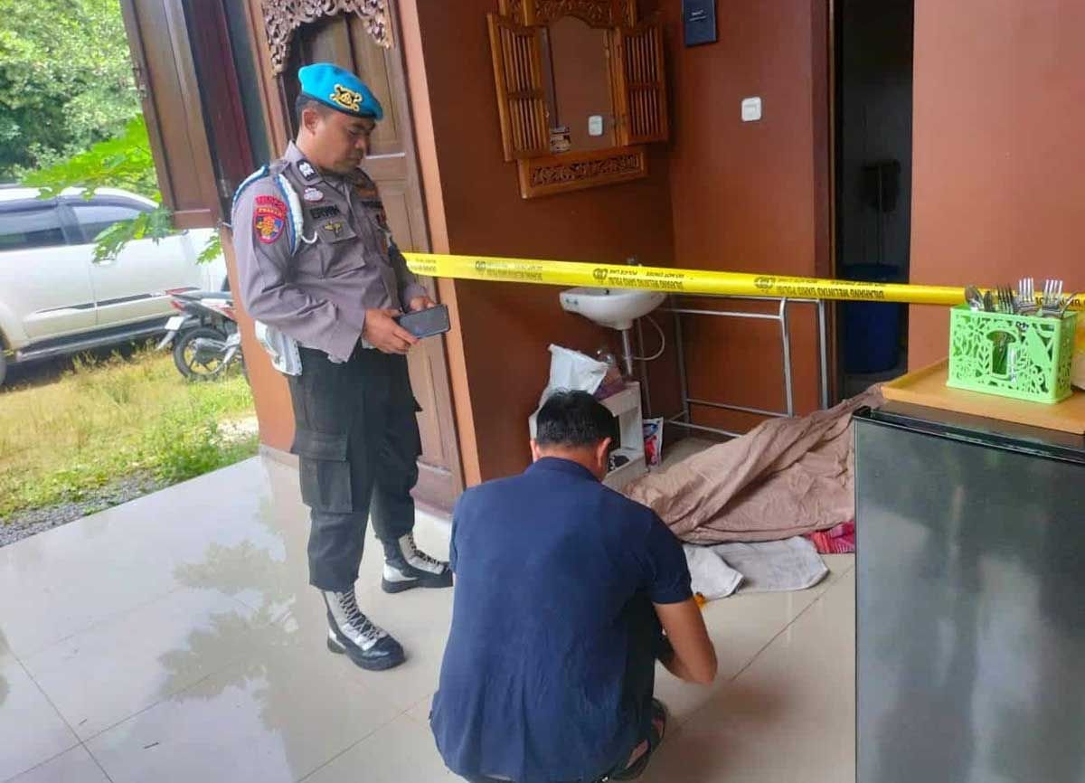 PENJAGA RUMAH JOGLO penjaga rumah joglo