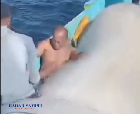 tugboat tenggelam di ujung pandaran tugboat tenggelam di ujung pandaran