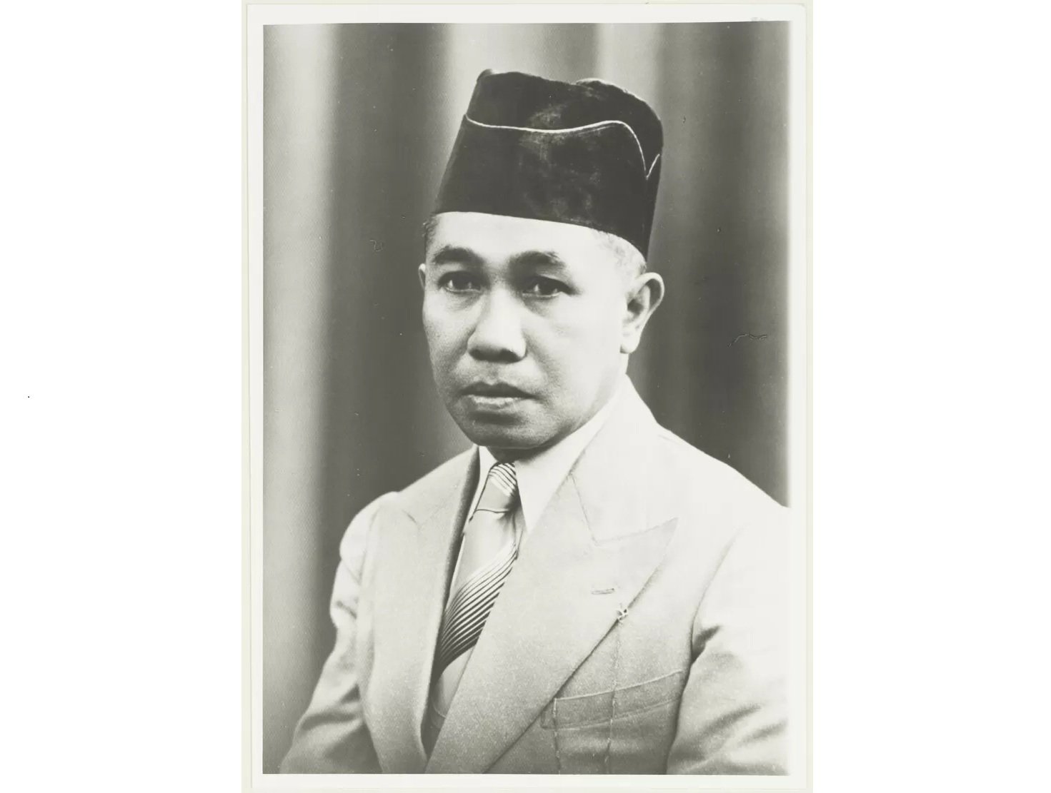 potret sultan muhammad salahuddin bima xiv semasa hidup