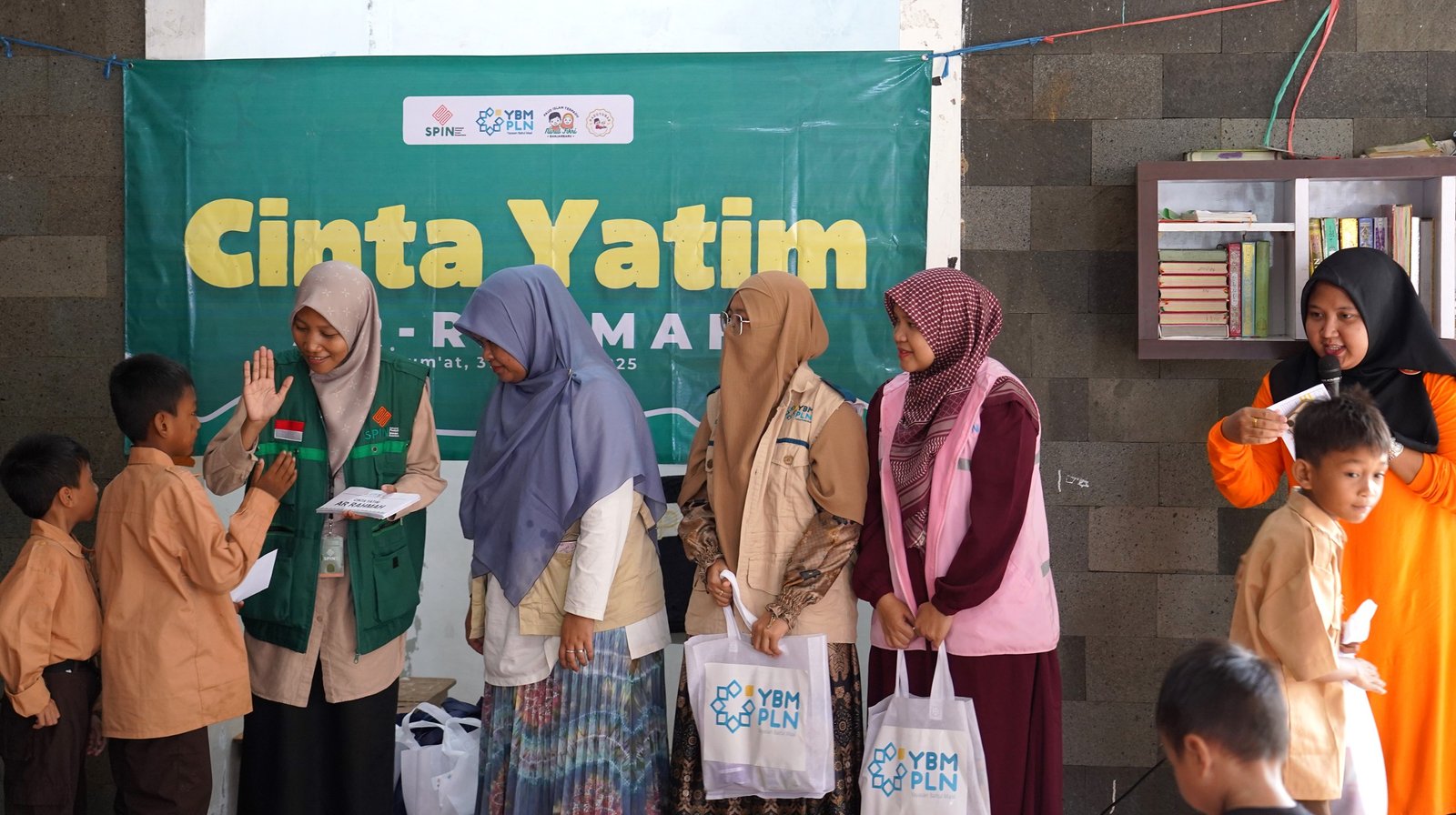 YBM PLN Kalselteng,Panti Asuhan Ar-Rahman Banjarbaru,Bantuan pendidikan anak yatim,PLN peduli masyarakat