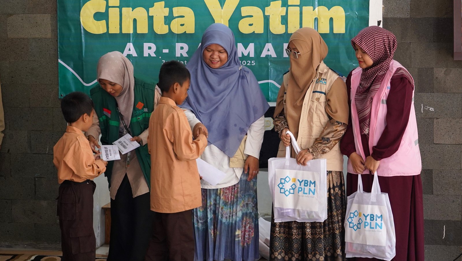 YBM PLN Kalselteng,Panti Asuhan Ar-Rahman Banjarbaru,Bantuan pendidikan anak yatim,PLN peduli masyarakat