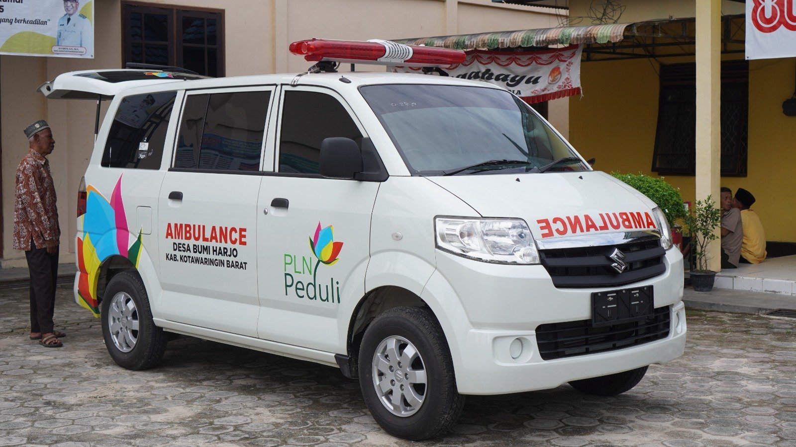 PLN salurkan ambulans,Hari Pahlawan 2025,Kepedulian sosial PLN,PLN bantu layanan kesehatan