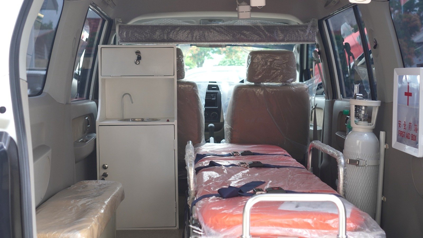 PLN salurkan ambulans,Hari Pahlawan 2025,Kepedulian sosial PLN,PLN bantu layanan kesehatan