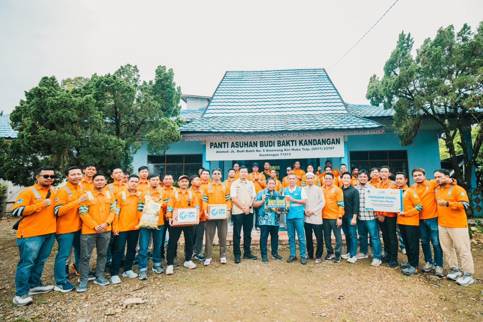 PDKB PLN Kalselteng,Kegiatan kemanusiaan PLN,Bantuan anak yatim Hulu Sungai Selatan,Panti Asuhan Budi Bakti Kandangan,Bantuan dhuafa Loksado