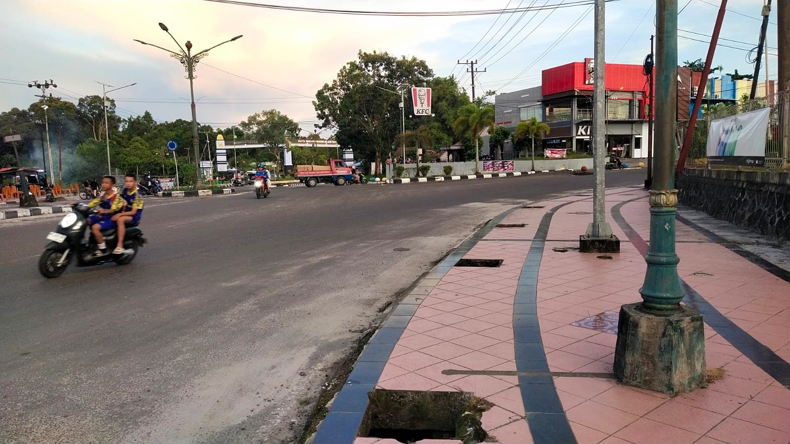 penutup trotoar