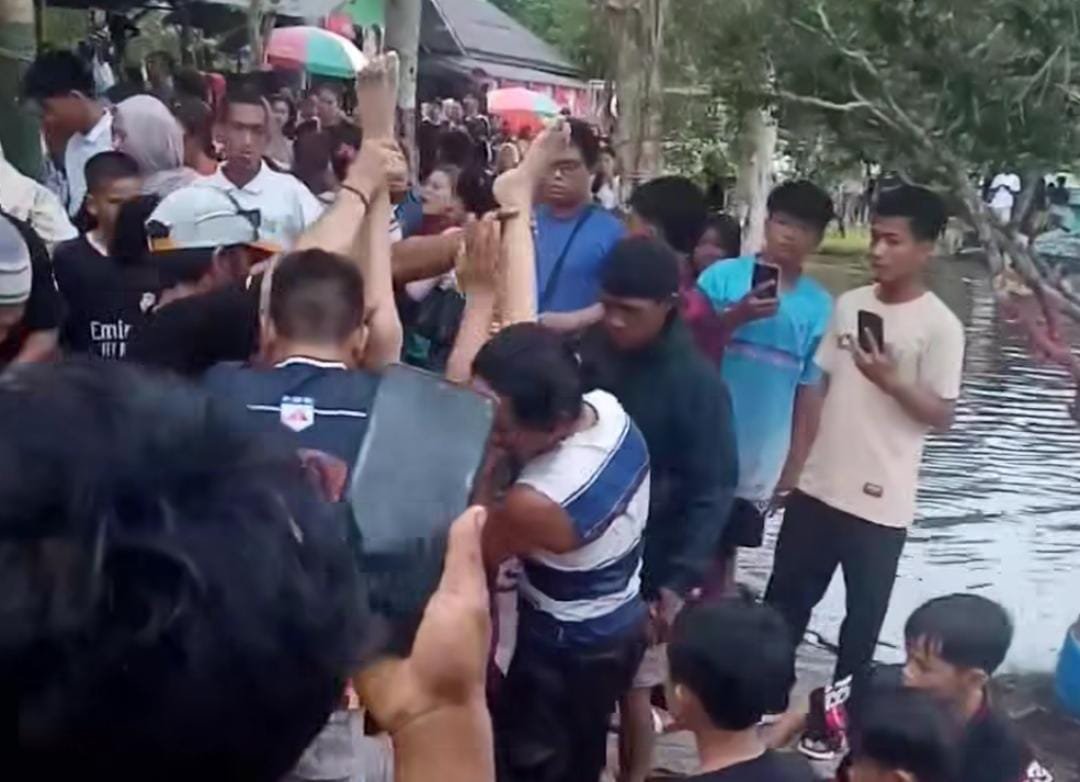 anak tenggelam di danau alam salju