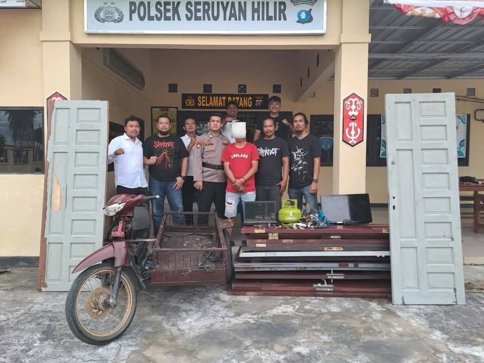 MALING PINTU SEKOLAH DAN MUSALA maling pintu sekolah dan musala
