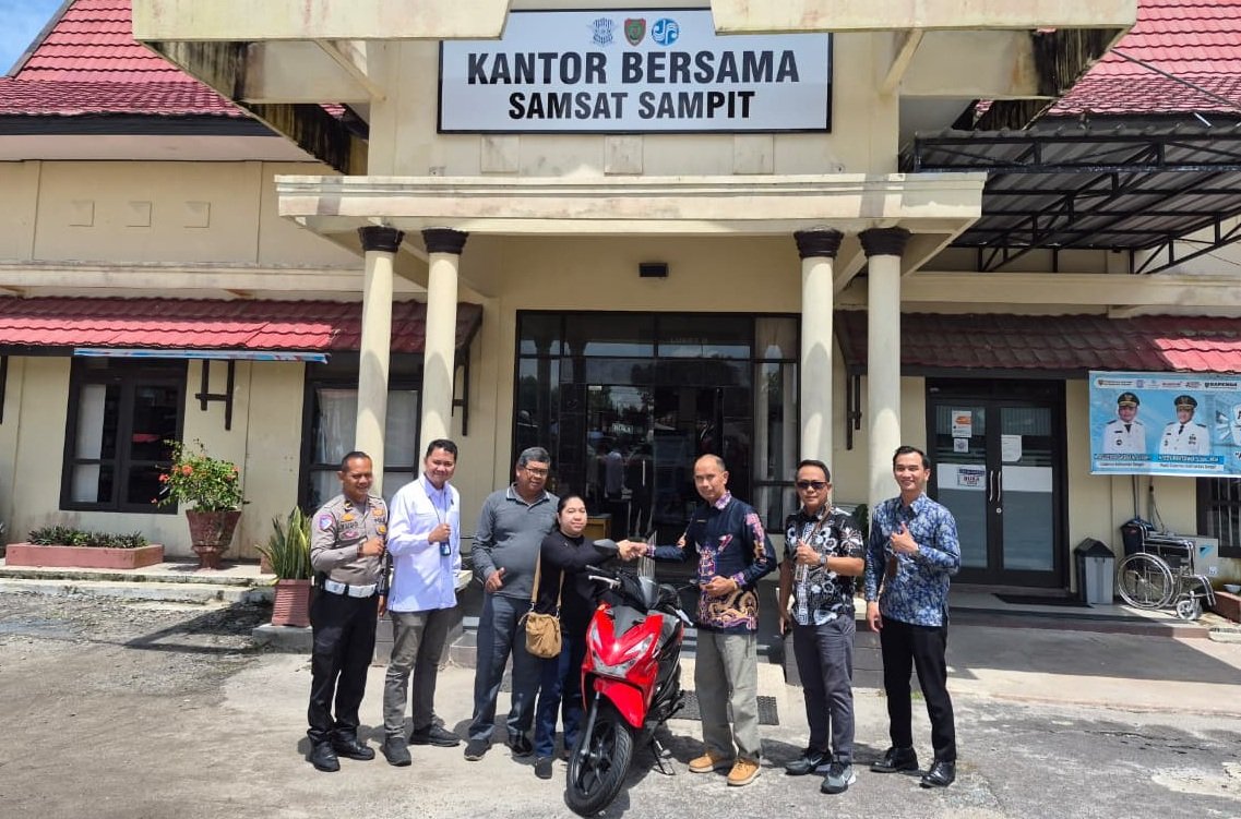 PENYERAHAN HADIAH penyerahan hadiah