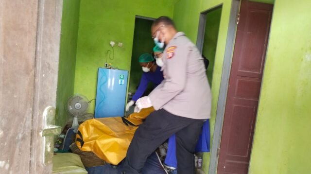 evakuasi mayat karang mulya