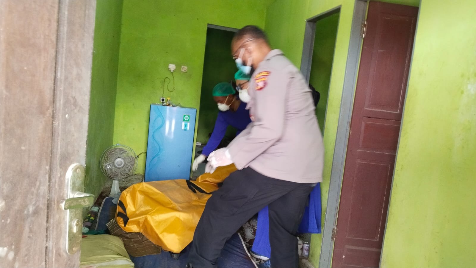 evakuasi mayat karang mulya