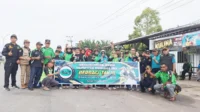 pengurus dan anggota rapi saat berbagi takjil